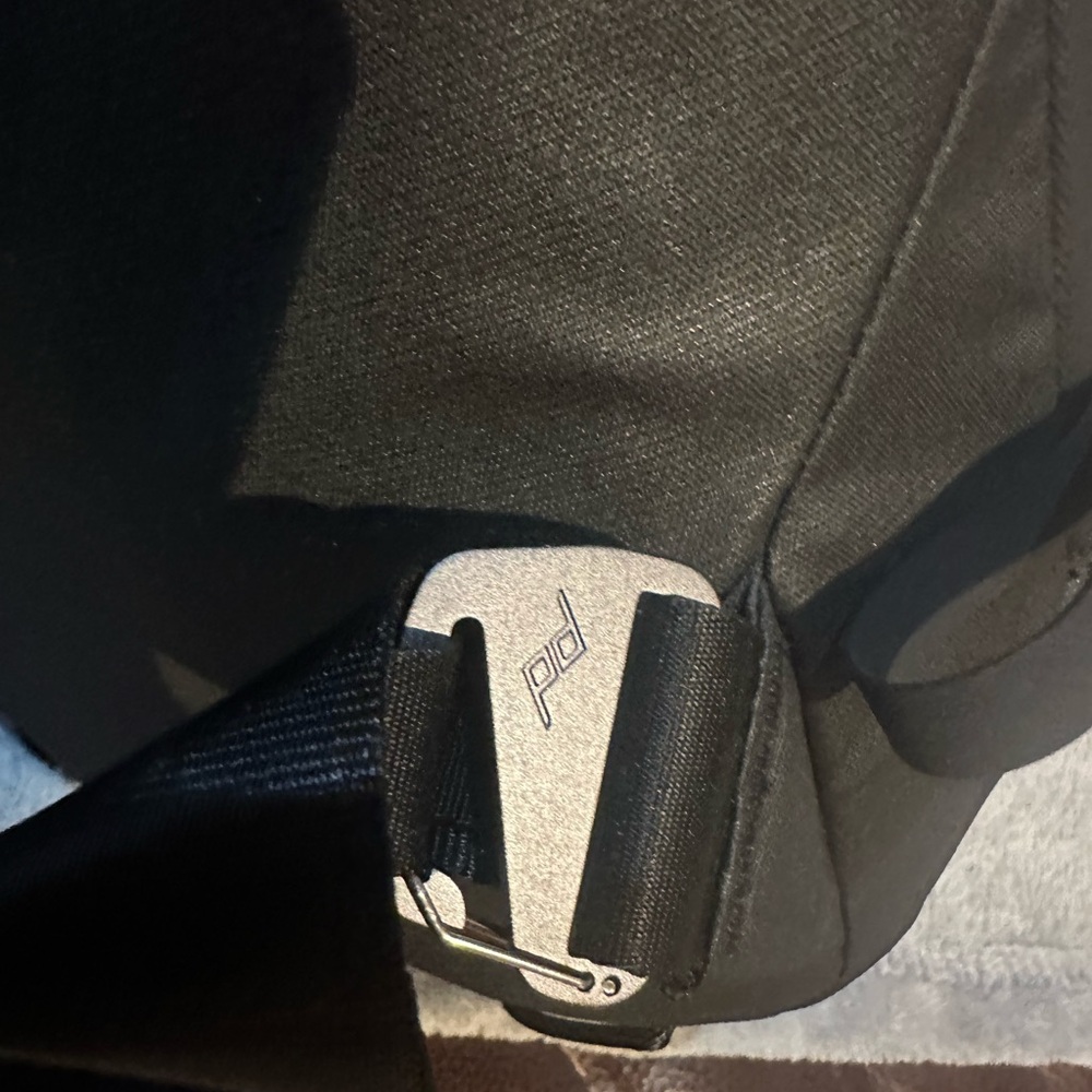 Peak Design Modern Black Men's Backpack - Picture 6 of 7